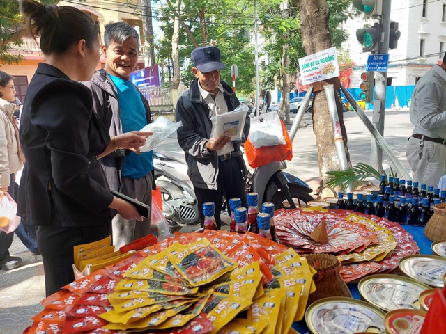 Hội chợ vùng Đồng bằng sông Hồng: Sản phẩm đều đảm bảo về nguồn gốc, chất lượng- Ảnh 2. Hội chợ vùng Đồng bằng sông Hồng: Sản phẩm đều đảm bảo về nguồn gốc, chất lượng- Ảnh 2.