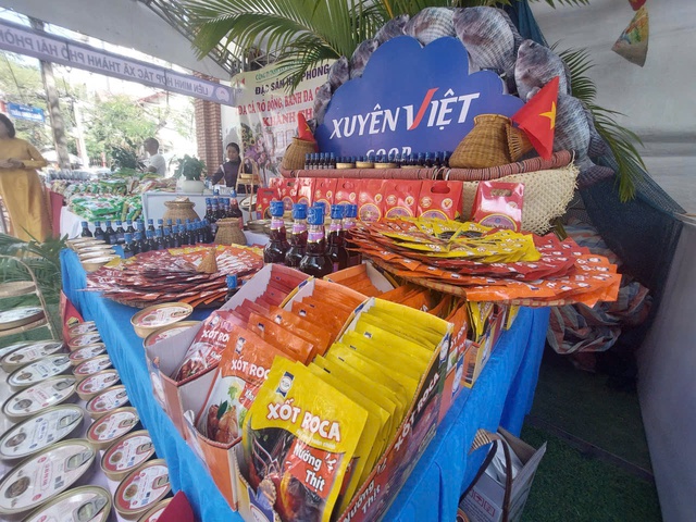 Hội chợ vùng Đồng bằng sông Hồng: Sản phẩm đều đảm bảo về nguồn gốc, chất lượng- Ảnh 1. Hội chợ vùng Đồng bằng sông Hồng: Sản phẩm đều đảm bảo về nguồn gốc, chất lượng- Ảnh 1.