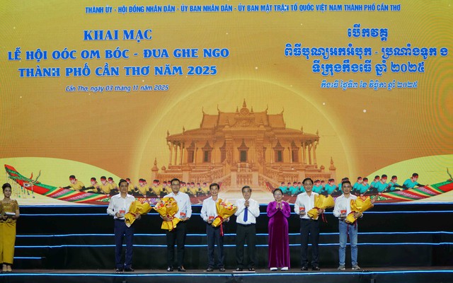 TP Cần Thơ khai mạc Lễ hội Oóc Om Bóc - Đua ghe Ngo năm 2025- Ảnh 3. TP Cần Thơ khai mạc Lễ hội Oóc Om Bóc - Đua ghe Ngo năm 2025- Ảnh 3.