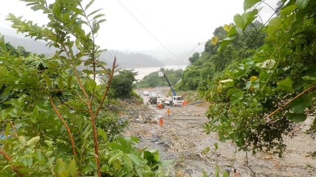 Họp khẩn ứng phó bão số 13: EVNCPC giữ vững an toàn, kỷ luật trong mưa lũ- Ảnh 3. Họp khẩn ứng phó bão số 13: EVNCPC giữ vững an toàn, kỷ luật trong mưa lũ- Ảnh 3.