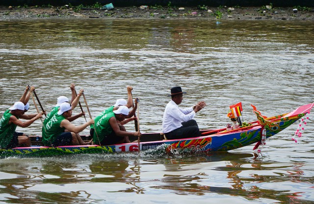 Không khí nhộn nhịp sẵn sàng cho giải đua ghe Ngo TP Cần Thơ năm 2025- Ảnh 3.