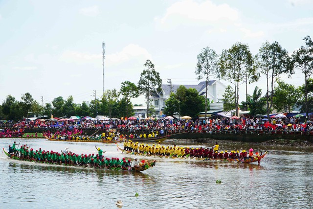 Không khí nhộn nhịp sẵn sàng cho giải đua ghe Ngo TP Cần Thơ năm 2025- Ảnh 1.