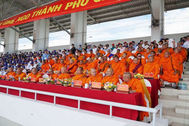 TP Cần Thơ khai mạc Giải đua ghe Ngo năm 2025- Ảnh 2.