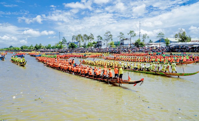 TP Cần Thơ khai mạc Giải đua ghe Ngo năm 2025- Ảnh 8.