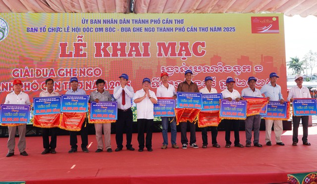 TP Cần Thơ khai mạc Giải đua ghe Ngo năm 2025- Ảnh 5.