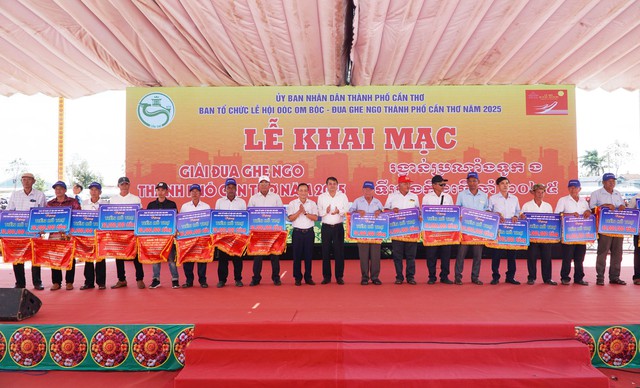 TP Cần Thơ khai mạc Giải đua ghe Ngo năm 2025- Ảnh 6.