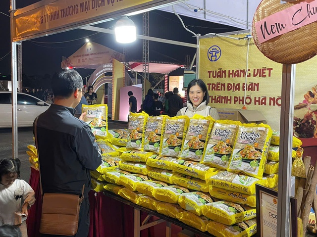 Tuần hàng Việt TP. Hà Nội năm 2025: Thu hút 90 gian hàng đến từ nhiều tỉnh thành- Ảnh 1. Tuần hàng Việt TP. Hà Nội năm 2025: Thu hút 90 gian hàng đến từ nhiều tỉnh thành- Ảnh 1.