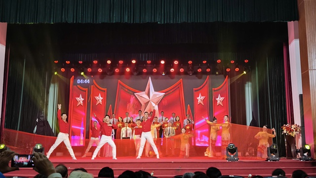 Hà Nội gắn kết cộng đồng, giữ gìn bản sắc qua Liên hoan “Thôn, Tổ dân phố văn hóa tiêu biểu” năm 2025- Ảnh 5. Hà Nội gắn kết cộng đồng, giữ gìn bản sắc qua Liên hoan “Thôn, Tổ dân phố văn hóa tiêu biểu” năm 2025- Ảnh 5.