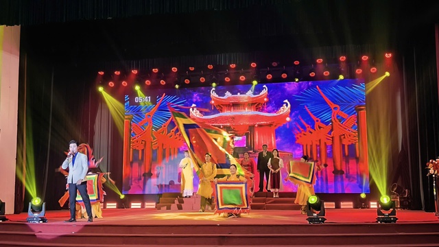 Hà Nội gắn kết cộng đồng, giữ gìn bản sắc qua Liên hoan “Thôn, Tổ dân phố văn hóa tiêu biểu” năm 2025- Ảnh 1. Hà Nội gắn kết cộng đồng, giữ gìn bản sắc qua Liên hoan “Thôn, Tổ dân phố văn hóa tiêu biểu” năm 2025- Ảnh 1.