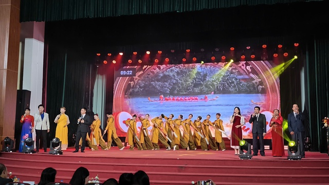 Hà Nội gắn kết cộng đồng, giữ gìn bản sắc qua Liên hoan “Thôn, Tổ dân phố văn hóa tiêu biểu” năm 2025- Ảnh 4. Hà Nội gắn kết cộng đồng, giữ gìn bản sắc qua Liên hoan “Thôn, Tổ dân phố văn hóa tiêu biểu” năm 2025- Ảnh 4.