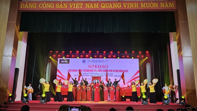 Hà Nội gắn kết cộng đồng, giữ gìn bản sắc qua Liên hoan “Thôn, Tổ dân phố văn hóa tiêu biểu” năm 2025- Ảnh 3. Hà Nội gắn kết cộng đồng, giữ gìn bản sắc qua Liên hoan “Thôn, Tổ dân phố văn hóa tiêu biểu” năm 2025- Ảnh 3.