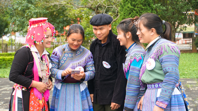 Lào Cai: Phụ nữ dân tộc thiểu số mở ra hành trình mới, khẳng định vị thế trong cộng đồng- Ảnh 1. Lào Cai: Phụ nữ dân tộc thiểu số mở ra hành trình mới, khẳng định vị thế trong cộng đồng- Ảnh 1.