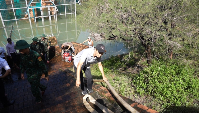 TP Huế: Khẩn trương khắc phục tình trạng ngập nước tại di tích Tháp Chăm Phú Diên- Ảnh 2. TP Huế: Khẩn trương khắc phục tình trạng ngập nước tại di tích Tháp Chăm Phú Diên- Ảnh 2.