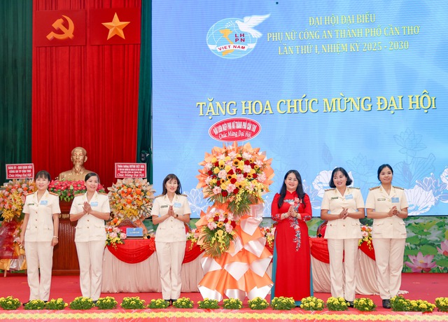 Đại hội Đại biểu Phụ nữ Công an TP Cần Thơ nhiệm kỳ 2025 - 2030: Dấu ấn bản lĩnh, trí tuệ và khát vọng cống hiến trong kỷ nguyên mới- Ảnh 6. Đại hội Đại biểu Phụ nữ Công an TP Cần Thơ nhiệm kỳ 2025 - 2030: Dấu ấn bản lĩnh, trí tuệ và khát vọng cống hiến trong kỷ nguyên mới- Ảnh 6.