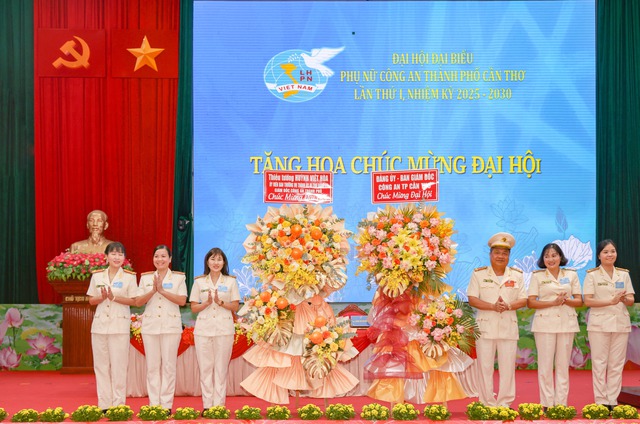 Đại hội Đại biểu Phụ nữ Công an TP Cần Thơ nhiệm kỳ 2025 - 2030: Dấu ấn bản lĩnh, trí tuệ và khát vọng cống hiến trong kỷ nguyên mới- Ảnh 2. Đại hội Đại biểu Phụ nữ Công an TP Cần Thơ nhiệm kỳ 2025 - 2030: Dấu ấn bản lĩnh, trí tuệ và khát vọng cống hiến trong kỷ nguyên mới- Ảnh 2.