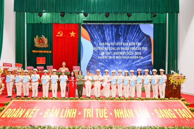 Đại hội Đại biểu Phụ nữ Công an TP Cần Thơ nhiệm kỳ 2025 - 2030: Dấu ấn bản lĩnh, trí tuệ và khát vọng cống hiến trong kỷ nguyên mới- Ảnh 9. Đại hội Đại biểu Phụ nữ Công an TP Cần Thơ nhiệm kỳ 2025 - 2030: Dấu ấn bản lĩnh, trí tuệ và khát vọng cống hiến trong kỷ nguyên mới- Ảnh 9.