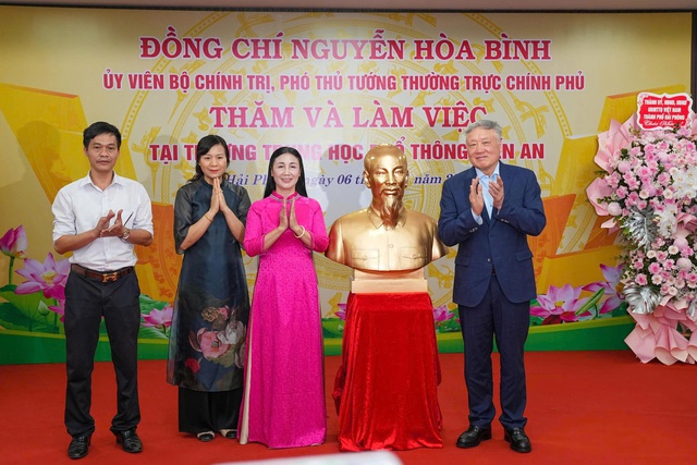 Hải Phòng: Phó Thủ tướng Thường trực Chính phủ thăm và làm việc tại Trường THPT Kiến An- Ảnh 3.