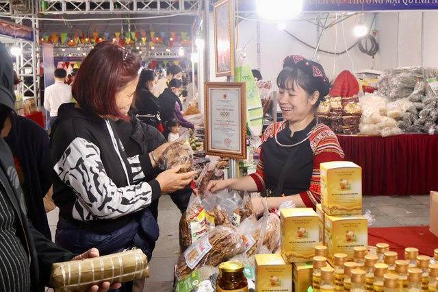 Hội chợ Công Thương vùng Đồng bằng sông Hồng - Hải Phòng 2025: “Kết nối - Hợp tác - Phát triển bền vững”- Ảnh 2. Hội chợ Công Thương vùng Đồng bằng sông Hồng - Hải Phòng 2025: “Kết nối - Hợp tác - Phát triển bền vững”- Ảnh 2.