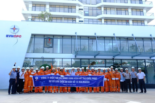 EVNCPC đã cấp điện trở lại cho hơn 1,28 triệu khách hàng sau bão số 13- Ảnh 4. EVNCPC đã cấp điện trở lại cho hơn 1,28 triệu khách hàng sau bão số 13- Ảnh 4.