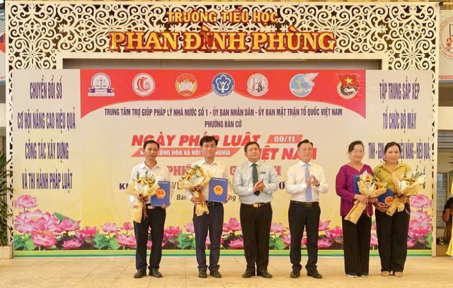 Phường Bàn Cờ, TP. Hồ Chí Minh: Tổ chức các hoạt động hưởng ứng Ngày Pháp luật Việt Nam 9/11- Ảnh 1. Phường Bàn Cờ, TP. Hồ Chí Minh: Tổ chức các hoạt động hưởng ứng Ngày Pháp luật Việt Nam 9/11- Ảnh 1.