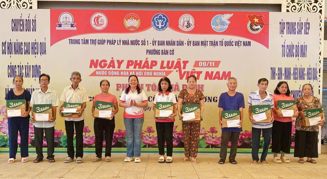 Phường Bàn Cờ, TP. Hồ Chí Minh: Tổ chức các hoạt động hưởng ứng Ngày Pháp luật Việt Nam 9/11- Ảnh 3. Phường Bàn Cờ, TP. Hồ Chí Minh: Tổ chức các hoạt động hưởng ứng Ngày Pháp luật Việt Nam 9/11- Ảnh 3.