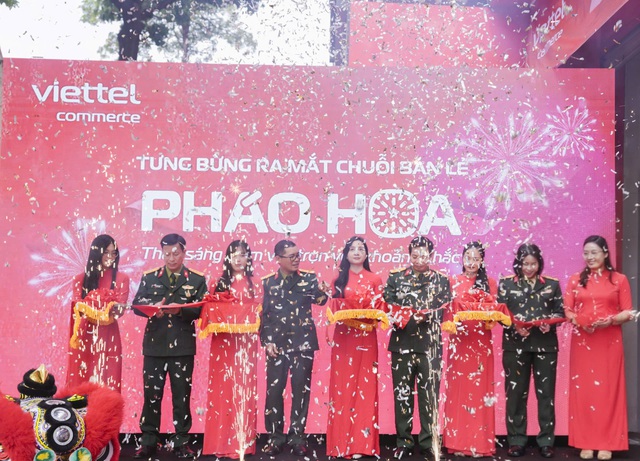 Hệ thống bán lẻ Viettel khai trương chuỗi kinh doanh pháo hoa dân dụng- Ảnh 1. Hệ thống bán lẻ Viettel khai trương chuỗi kinh doanh pháo hoa dân dụng- Ảnh 1.