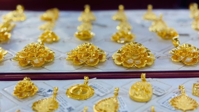 Giá vàng hôm nay 2/12: Vàng trong nước bám sát vàng thế giới- Ảnh 1.
