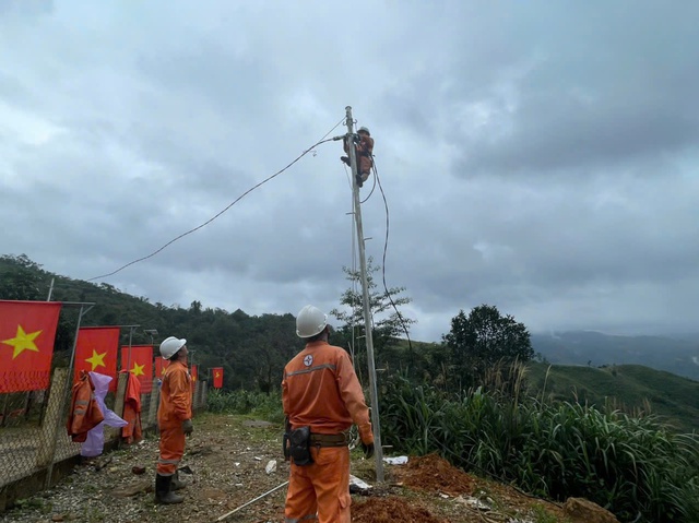 PC Đà Nẵng: Nỗ lực đưa điện về thôn 6 Trà Leng trong những ngày cuối năm- Ảnh 1.