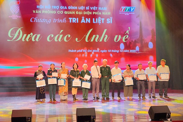 Hội Hỗ trợ gia đình liệt sĩ Việt Nam tri ân những anh hùng hi sinh vì Tổ quốc- Ảnh 1. Hội Hỗ trợ gia đình liệt sĩ Việt Nam tri ân những anh hùng hi sinh vì Tổ quốc- Ảnh 1.
