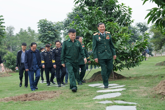 Cuộc gặp mặt, giao lưu xúc động và ý nghĩa của những người lính Quân đội Nhân dân Việt Nam- Ảnh 4. Cuộc gặp mặt, giao lưu xúc động và ý nghĩa của những người lính Quân đội Nhân dân Việt Nam- Ảnh 4.