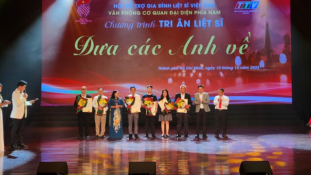 Hội Hỗ trợ gia đình liệt sĩ Việt Nam tri ân những anh hùng hi sinh vì Tổ quốc- Ảnh 2. Hội Hỗ trợ gia đình liệt sĩ Việt Nam tri ân những anh hùng hi sinh vì Tổ quốc- Ảnh 2.