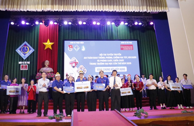 Đại học Cần Thơ: Lan tỏa ý thức và kiến thức tự bảo vệ bản thân cho các bạn trẻ- Ảnh 4. Đại học Cần Thơ: Lan tỏa ý thức và kiến thức tự bảo vệ bản thân cho các bạn trẻ- Ảnh 4.