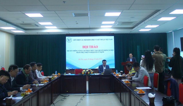 Chuyển đổi số báo chí để thích ứng với môi trường truyền thông mới- Ảnh 1. Chuyển đổi số báo chí để thích ứng với môi trường truyền thông mới- Ảnh 1.