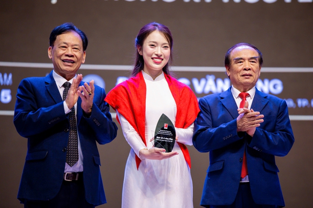 Vinh danh 08 gương mặt tiêu biểu đại diện cho các lĩnh vực nghệ thuật - sáng tạo- Ảnh 2. Vinh danh 08 gương mặt tiêu biểu đại diện cho các lĩnh vực nghệ thuật - sáng tạo- Ảnh 2.