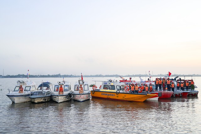 Công an TP Cần Thơ ra quân cao điểm tấn công, trấn áp tội phạm, bảo đảm ANTT Tết Nguyên đán Bính Ngọ 2026- Ảnh 9. Công an TP Cần Thơ ra quân cao điểm tấn công, trấn áp tội phạm, bảo đảm ANTT Tết Nguyên đán Bính Ngọ 2026- Ảnh 9.