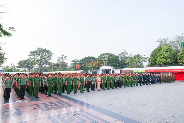 Công an TP Cần Thơ ra quân cao điểm tấn công, trấn áp tội phạm, bảo đảm ANTT Tết Nguyên đán Bính Ngọ 2026- Ảnh 1. Công an TP Cần Thơ ra quân cao điểm tấn công, trấn áp tội phạm, bảo đảm ANTT Tết Nguyên đán Bính Ngọ 2026- Ảnh 1.