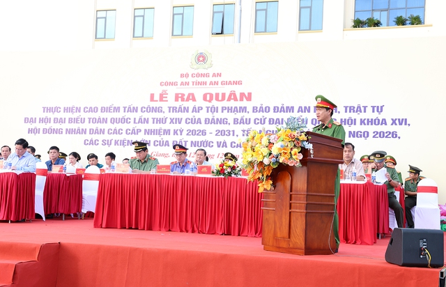 Công an tỉnh An Giang ra quân cao điểm bảo đảm ANTT Tết Nguyên đán 2026- Ảnh 5. Công an tỉnh An Giang ra quân cao điểm bảo đảm ANTT Tết Nguyên đán 2026- Ảnh 5.