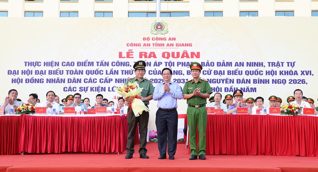 Công an tỉnh An Giang ra quân cao điểm bảo đảm ANTT Tết Nguyên đán 2026- Ảnh 1. Công an tỉnh An Giang ra quân cao điểm bảo đảm ANTT Tết Nguyên đán 2026- Ảnh 1.