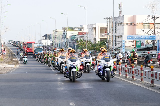 Công an TP Cần Thơ ra quân cao điểm tấn công, trấn áp tội phạm, bảo đảm ANTT Tết Nguyên đán Bính Ngọ 2026- Ảnh 8. Công an TP Cần Thơ ra quân cao điểm tấn công, trấn áp tội phạm, bảo đảm ANTT Tết Nguyên đán Bính Ngọ 2026- Ảnh 8.