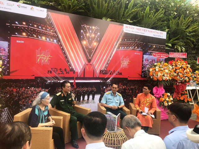 Ra mắt sách ảnh “80 năm, một Việt Nam vững tin” của nghệ sĩ nhiếp ảnh Nguyễn Á- Ảnh 1. Ra mắt sách ảnh “80 năm, một Việt Nam vững tin” của nghệ sĩ nhiếp ảnh Nguyễn Á- Ảnh 1.