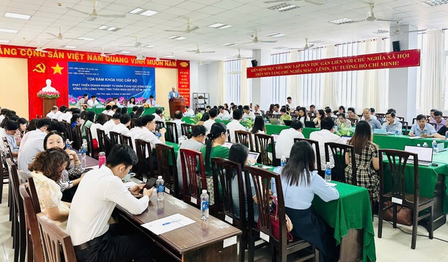 Toạ đàm khoa học về phát triển kinh tế tư nhân ở ĐBSCL theo tinh thần Nghị quyết số 68 của Bộ Chính trị- Ảnh 4. Toạ đàm khoa học về phát triển kinh tế tư nhân ở ĐBSCL theo tinh thần Nghị quyết số 68 của Bộ Chính trị- Ảnh 4.