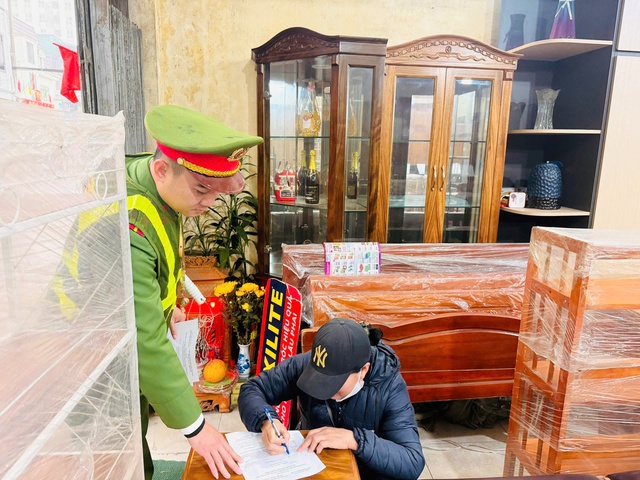 Phường Tây Mỗ: Ra quân lập lại kỷ cương trật tự đô thị- Ảnh 6. Phường Tây Mỗ: Ra quân lập lại kỷ cương trật tự đô thị- Ảnh 6.