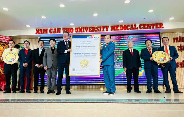 Bệnh viện đầu tiên tại ĐBSCL đạt chứng nhận kiểm định chất lượng quốc tế theo tiêu chuẩn Hoa Kỳ- Ảnh 5. Bệnh viện đầu tiên tại ĐBSCL đạt chứng nhận kiểm định chất lượng quốc tế theo tiêu chuẩn Hoa Kỳ- Ảnh 5.