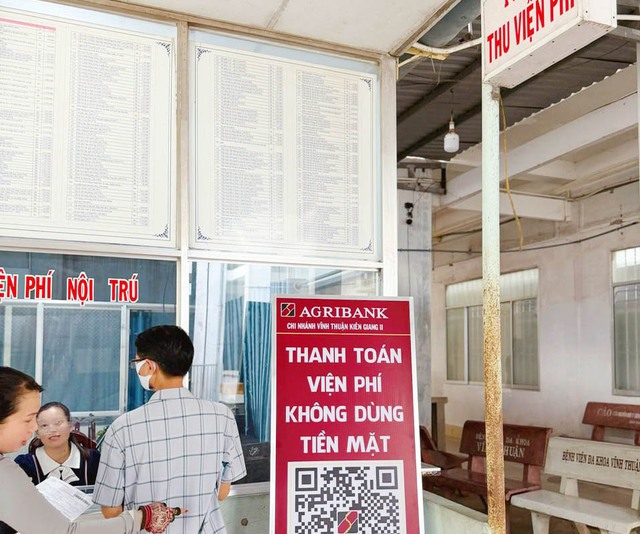 Agribank chi nhánh Vĩnh Thuận Kiên Giang II tặng máy Kiosk đăng ký khám chữa bệnh cho TTYT Vĩnh Thuận- Ảnh 3. Agribank chi nhánh Vĩnh Thuận Kiên Giang II tặng máy Kiosk đăng ký khám chữa bệnh cho TTYT Vĩnh Thuận- Ảnh 3.