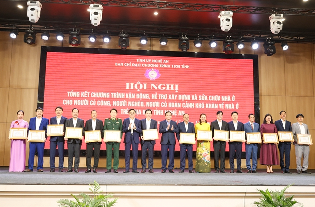 Nghệ An: Hoàn thành xóa 20.802 nhà tạm, khẳng định sức mạnh đại đoàn kết toàn dân tộc.- Ảnh 5.