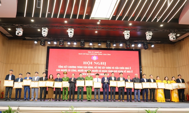 Nghệ An: Hoàn thành xóa 20.802 nhà tạm, khẳng định sức mạnh đại đoàn kết toàn dân tộc.- Ảnh 8.