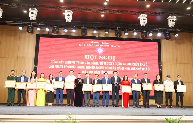 Nghệ An: Hoàn thành xóa 20.802 nhà tạm, khẳng định sức mạnh đại đoàn kết toàn dân tộc.- Ảnh 9.