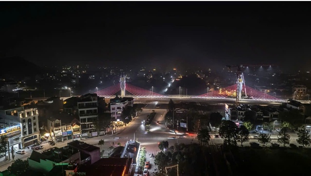 Dự án cầu dây văng đường sắt đầu tiên ở Thanh Hóa sắp thông xe- Ảnh 2. Dự án cầu dây văng đường sắt đầu tiên ở Thanh Hóa sắp thông xe- Ảnh 2.