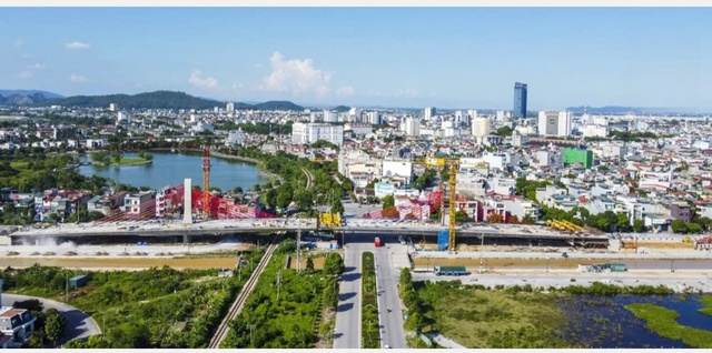 Dự án cầu dây văng đường sắt đầu tiên ở Thanh Hóa sắp thông xe- Ảnh 4. Dự án cầu dây văng đường sắt đầu tiên ở Thanh Hóa sắp thông xe- Ảnh 4.