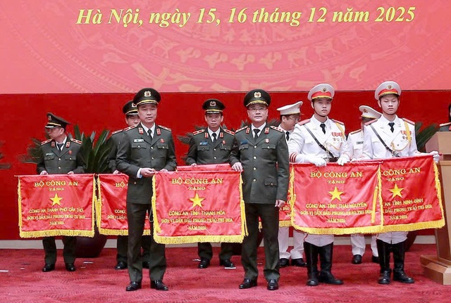 Công an tỉnh Thanh Hóa: Đơn vị dẫn đầu phong trào thi đua năm 2025- Ảnh 2. Công an tỉnh Thanh Hóa: Đơn vị dẫn đầu phong trào thi đua năm 2025- Ảnh 2.